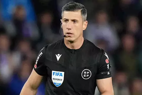 أدار القمة الأخيرة.. سوتو جرادو حكما لمباراة ريال مدريد وبرشلونة في الكلاسيكو